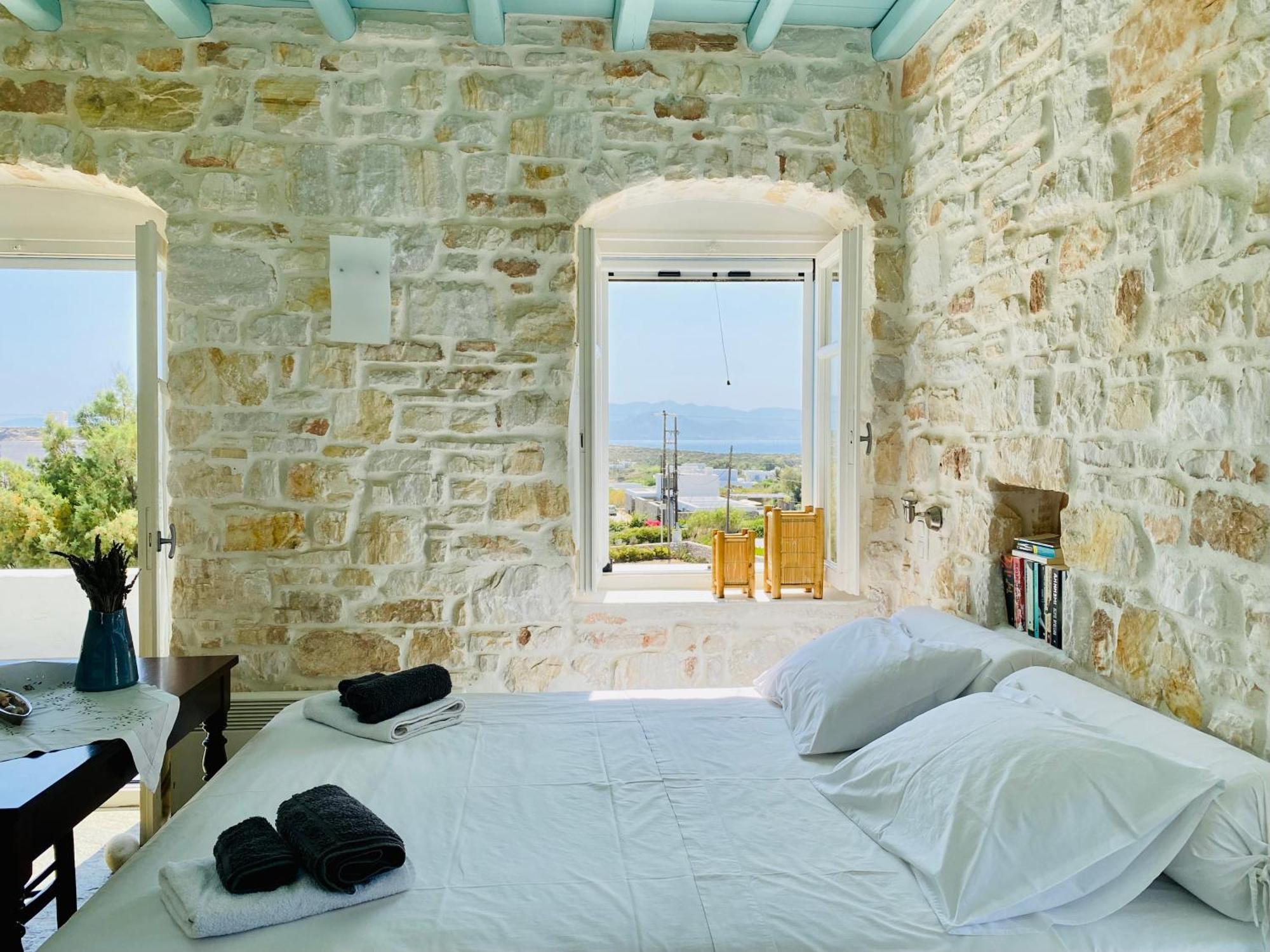 Santa Maria Traditional Stone Studio Exterior photo